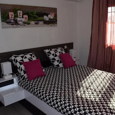 Casa Con Amplia Jardin * Empuriabrava